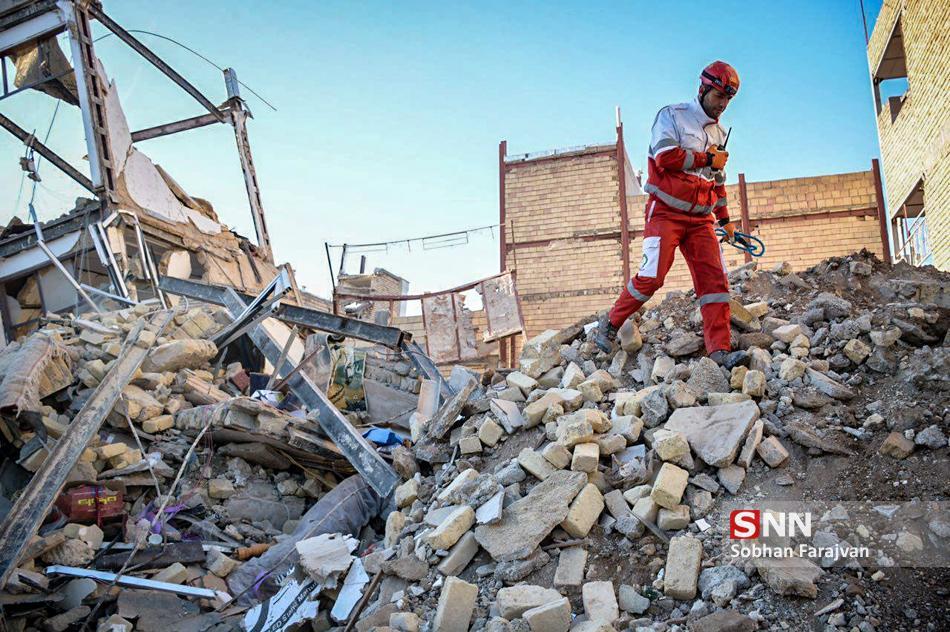 قرارگاه جهادی دانشگاه آزاد به زلزله زدگان آذربایجان شرقی خدمات رسانی کرد